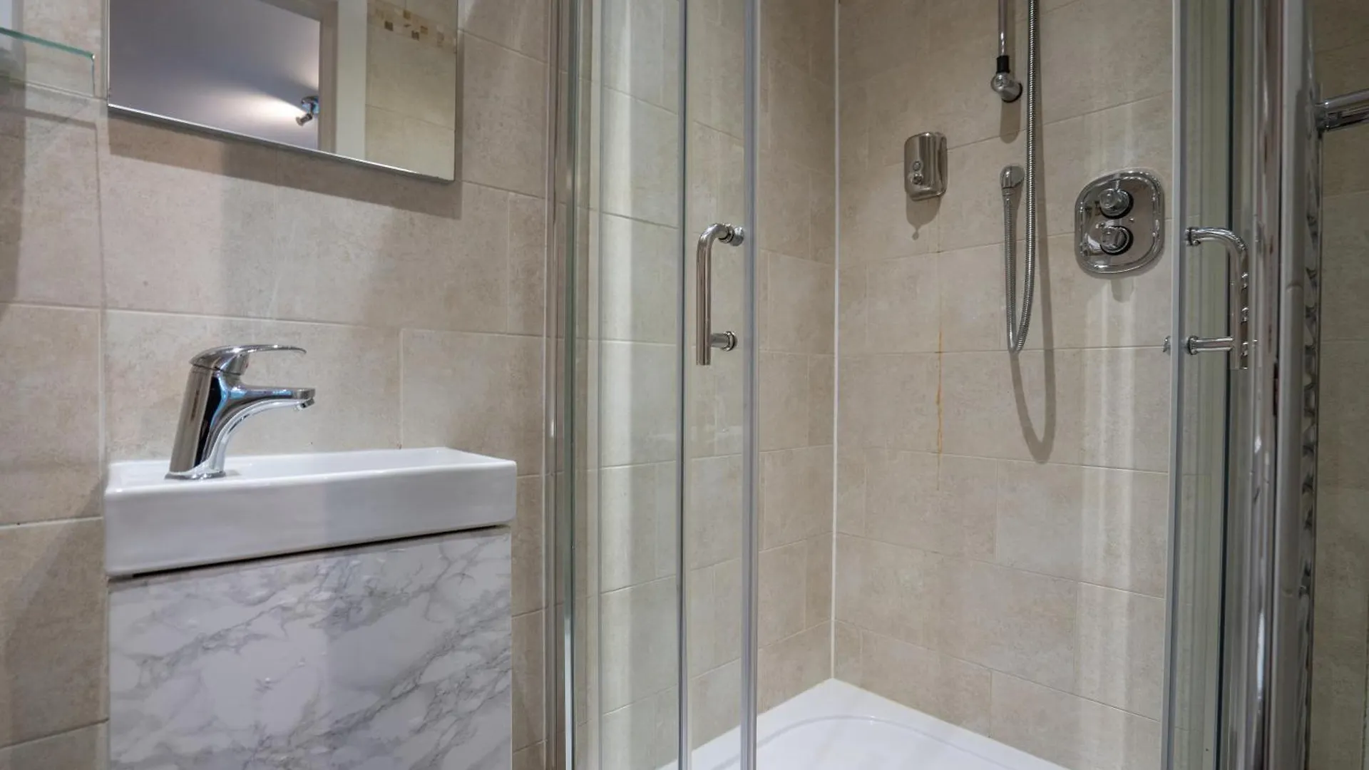 Runway Hse Luxe 5 Bed, With King Sized Beds, Next To Aiport & Nec, Jlr 5 Mins Villa Marston Green United Kingdom