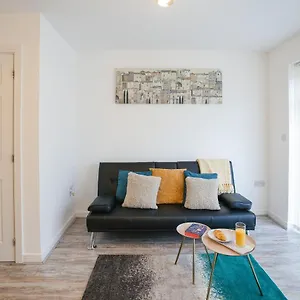  Holiday home Cosy Contractor Haven: 2-bed Nec Airport Retreat