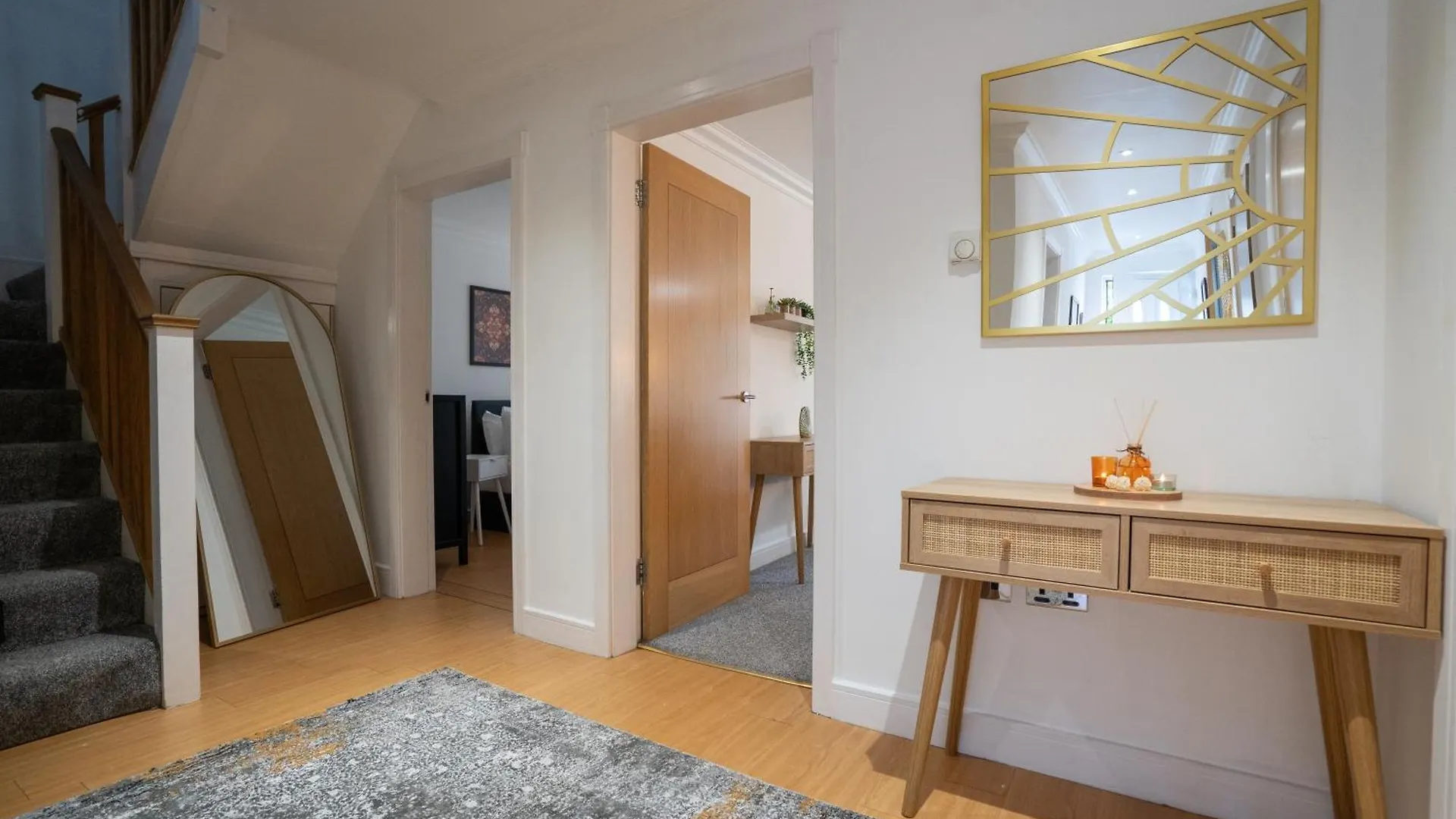 Runway Hse Luxe 5 Bed, With King Sized Beds, Next To Aiport & Nec, Jlr 5 Mins Villa Marston Green Holiday home