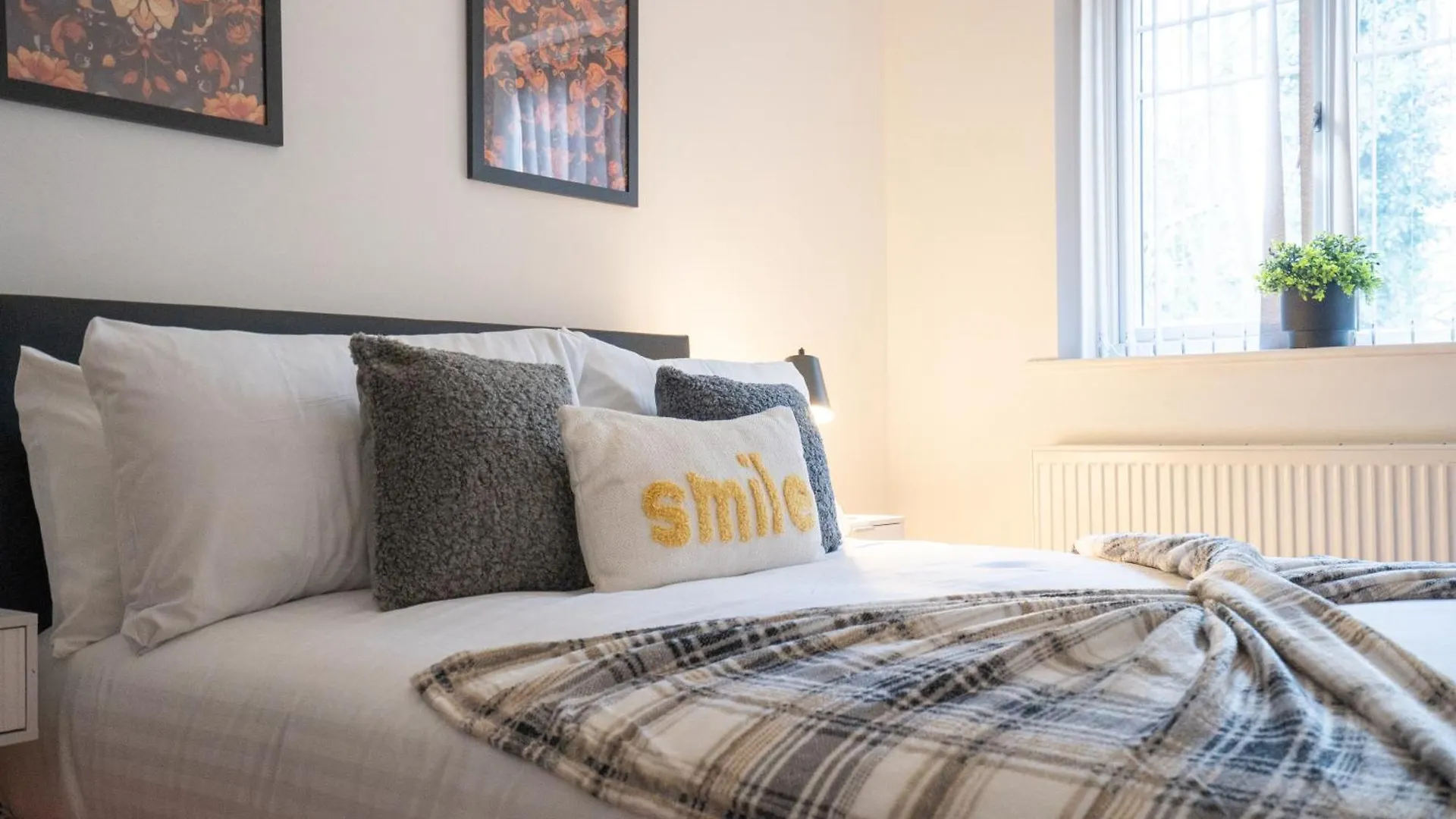 Runway Hse Luxe 5 Bed, With King Sized Beds, Next To Aiport & Nec, Jlr 5 Mins Villa Marston Green Holiday home