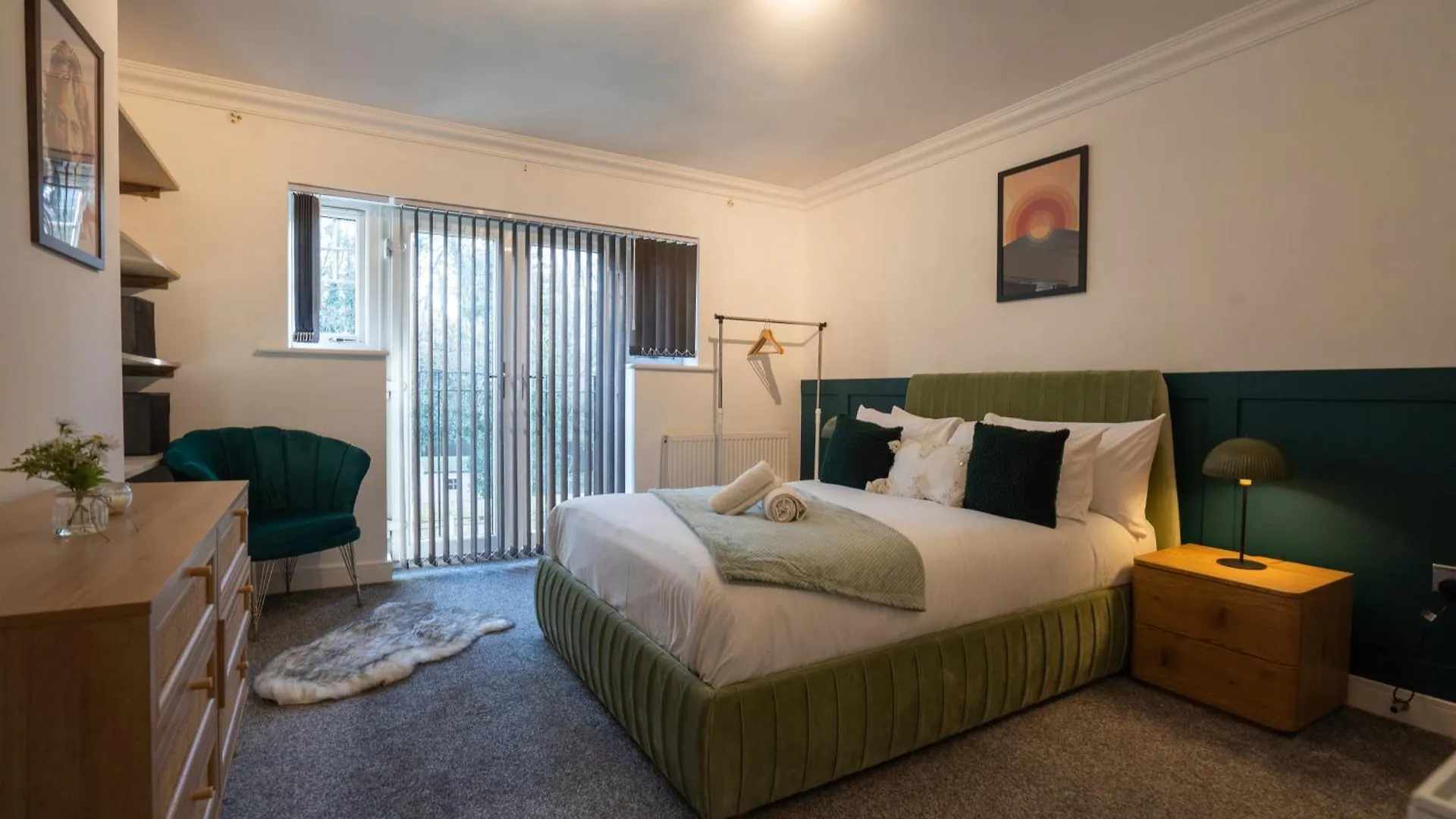 Runway Hse Luxe 5 Bed, With King Sized Beds, Next To Aiport & Nec, Jlr 5 Mins Villa Marston Green 0*,  United Kingdom
