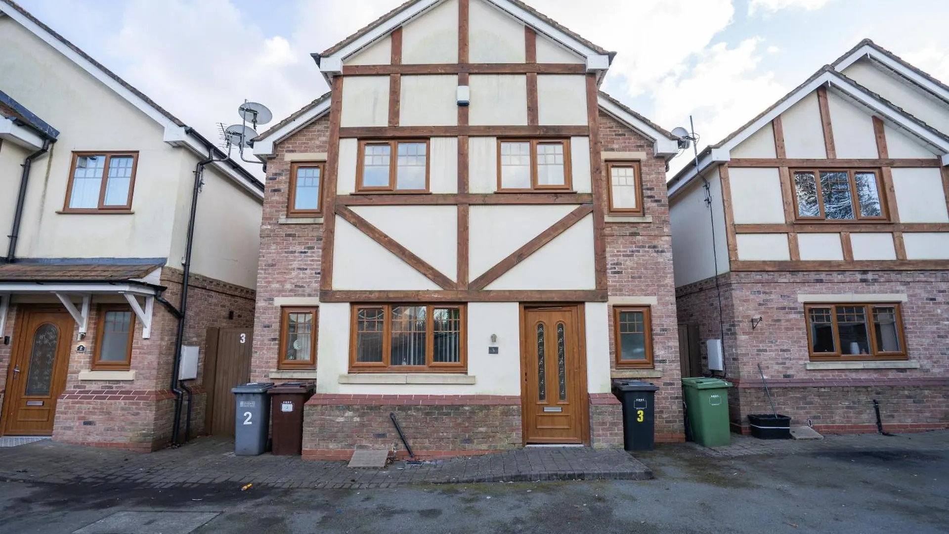 Runway Hse Luxe 5 Bed, With King Sized Beds, Next To Aiport & Nec, Jlr 5 Mins Villa Marston Green Holiday home