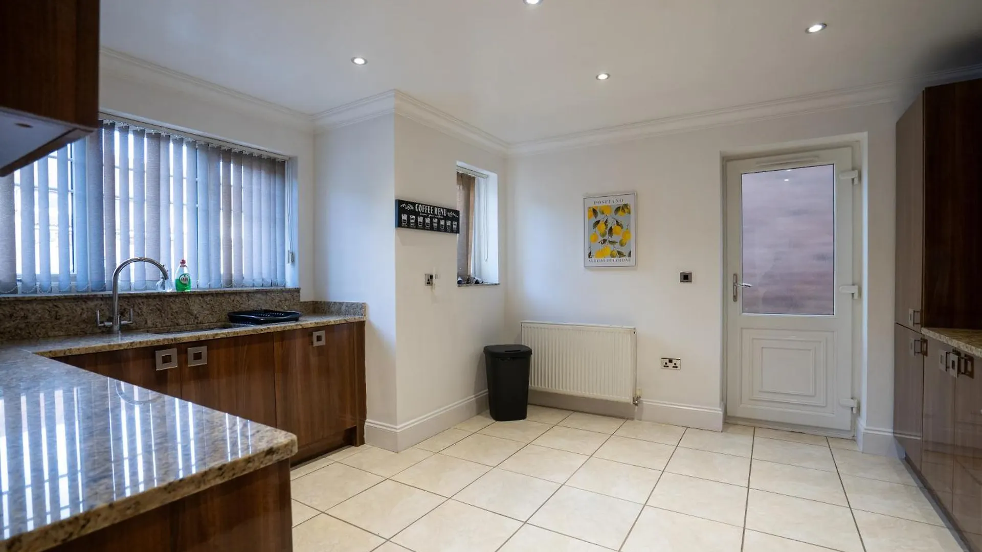 Runway Hse Luxe 5 Bed, With King Sized Beds, Next To Aiport & Nec, Jlr 5 Mins Villa Marston Green Holiday home
