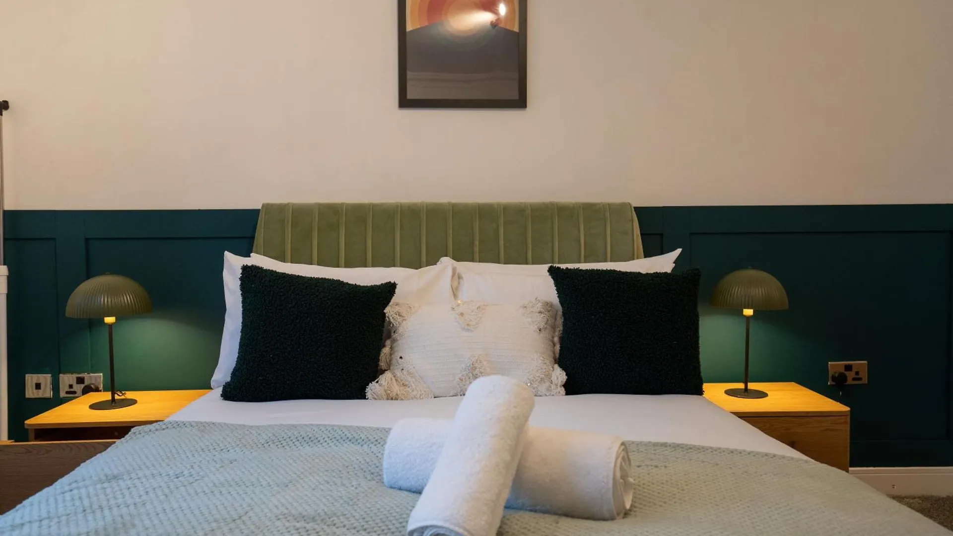 Holiday home Runway Hse Luxe 5 Bed, With King Sized Beds, Next To Aiport & Nec, Jlr 5 Mins Villa Marston Green